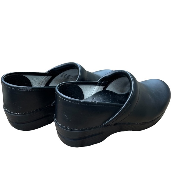 Dansko Black Leather Upper Professional Clog Size: 39 (8.5-9) - Picture 8 of 9